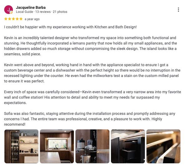 Reseña de Google de Jacqueline Barba, cinco estrellas: la diseñadora convirtió un área muy angosta en su pared favorita y su rincón de café, con gavetas ocultas que suman almacenamiento